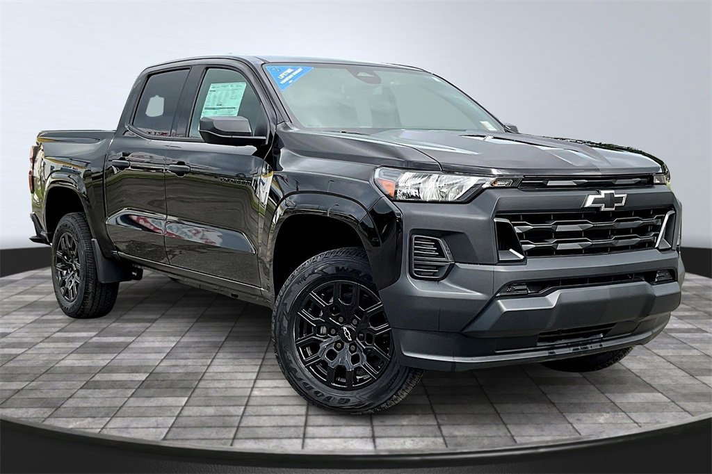 2026 Chevrolet Colorado Work Truck photo 2