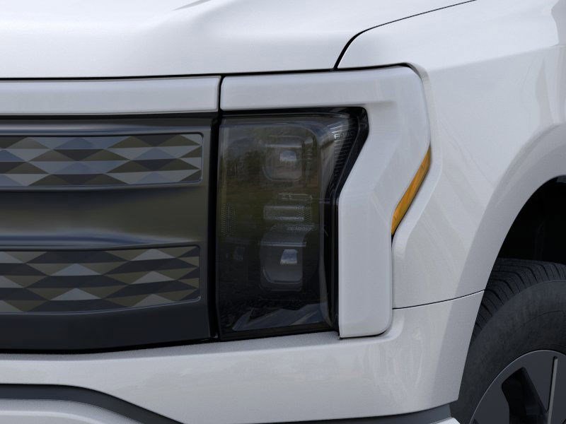 2025 Ford F-150 Lightning Lariat photo 18