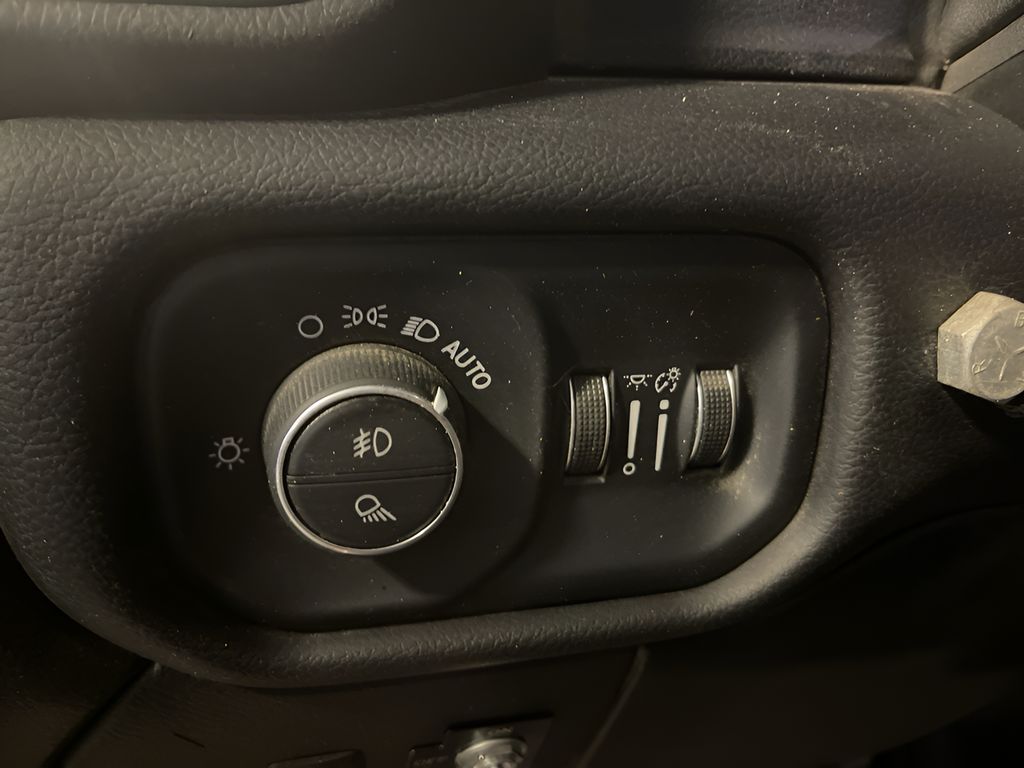 2020 Ram 2500 Laramie photo 10