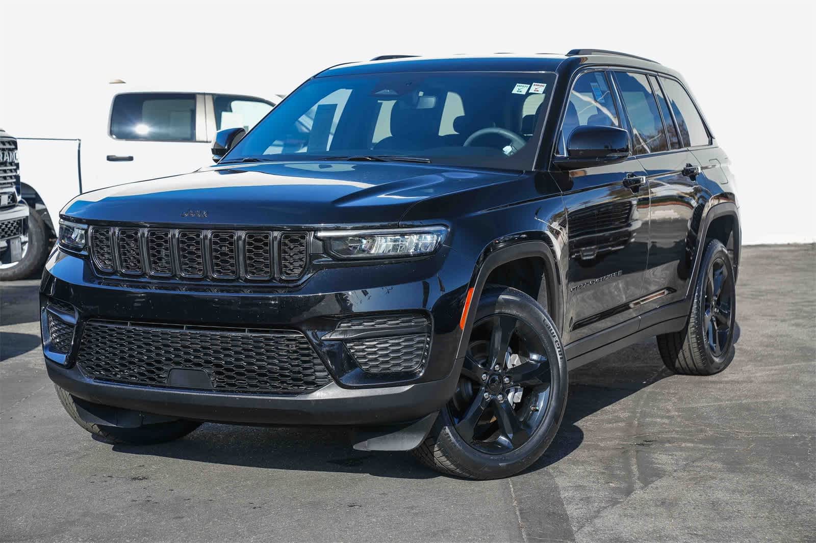 2023 Jeep Grand Cherokee Altitude's photo