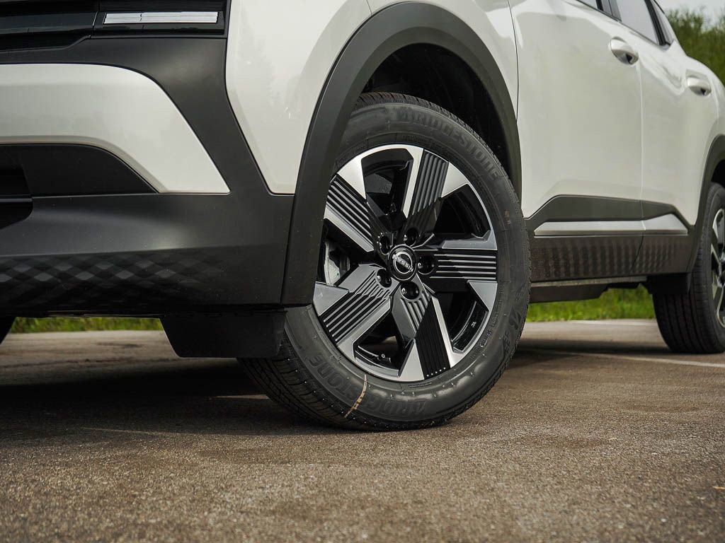 2026 Nissan Kicks SV photo 3