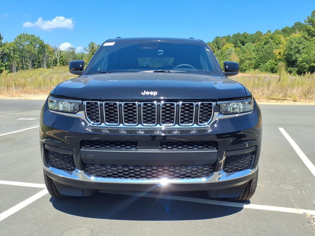 2025 Jeep Grand Cherokee Laredo X photo 2
