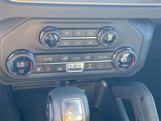 2025 Ford Bronco Outer Banks photo 14