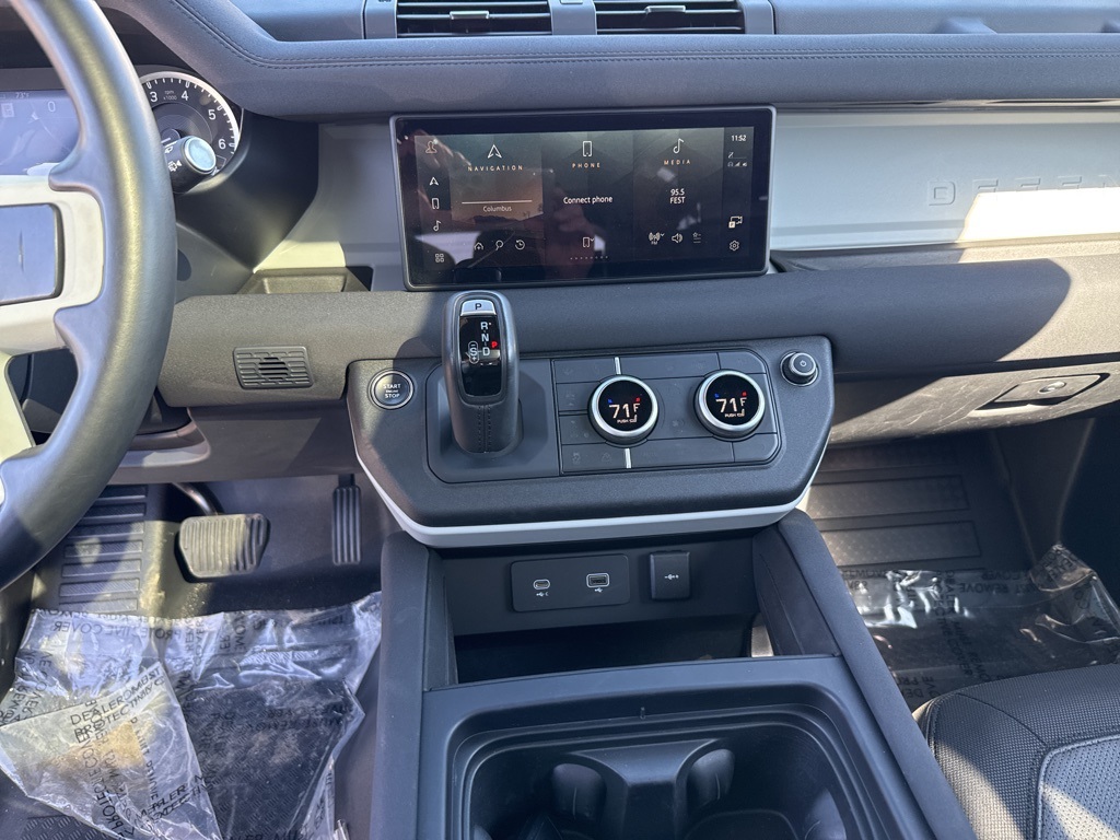 2023 Land Rover Defender 110 X-Dynamic SE photo 12