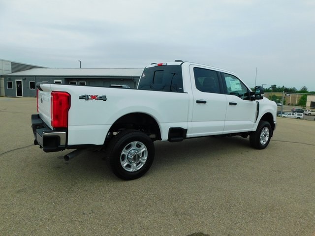 2025 Ford F-350 XLT photo 3