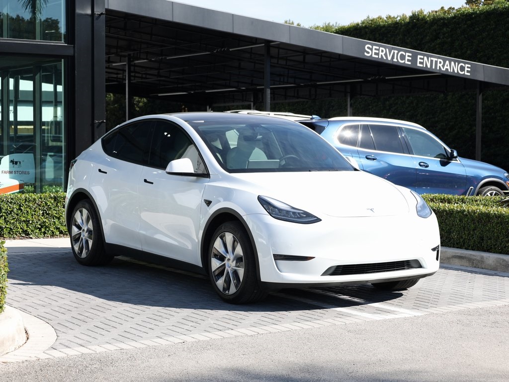 Used 2020 Tesla Model Y Long Range with VIN 5YJYGDEE2LF020248 for sale in Doral, FL