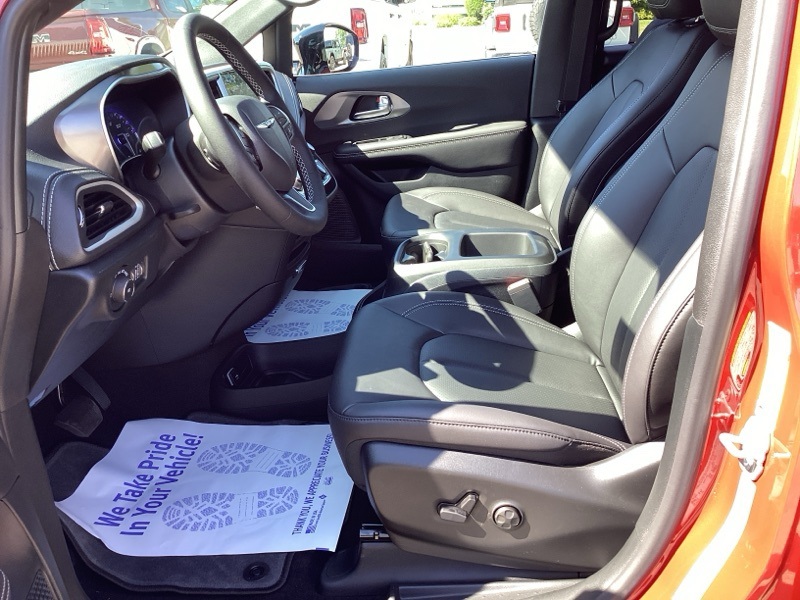 2025 Chrysler Pacifica photo 21