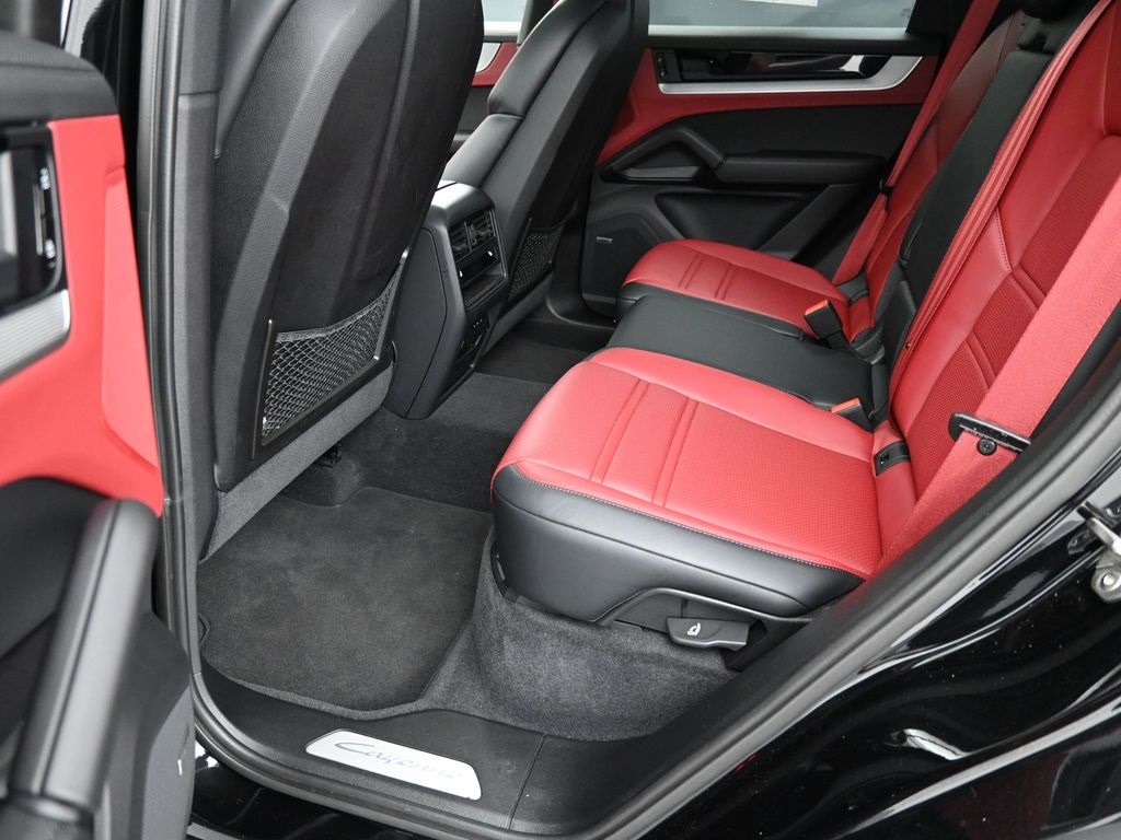 2024 Porsche Cayenne S photo 15