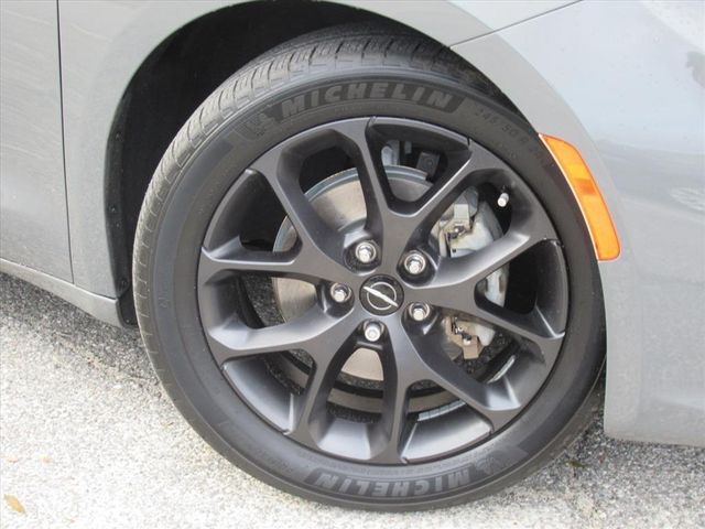 2023 Chrysler Pacifica Touring L photo 7