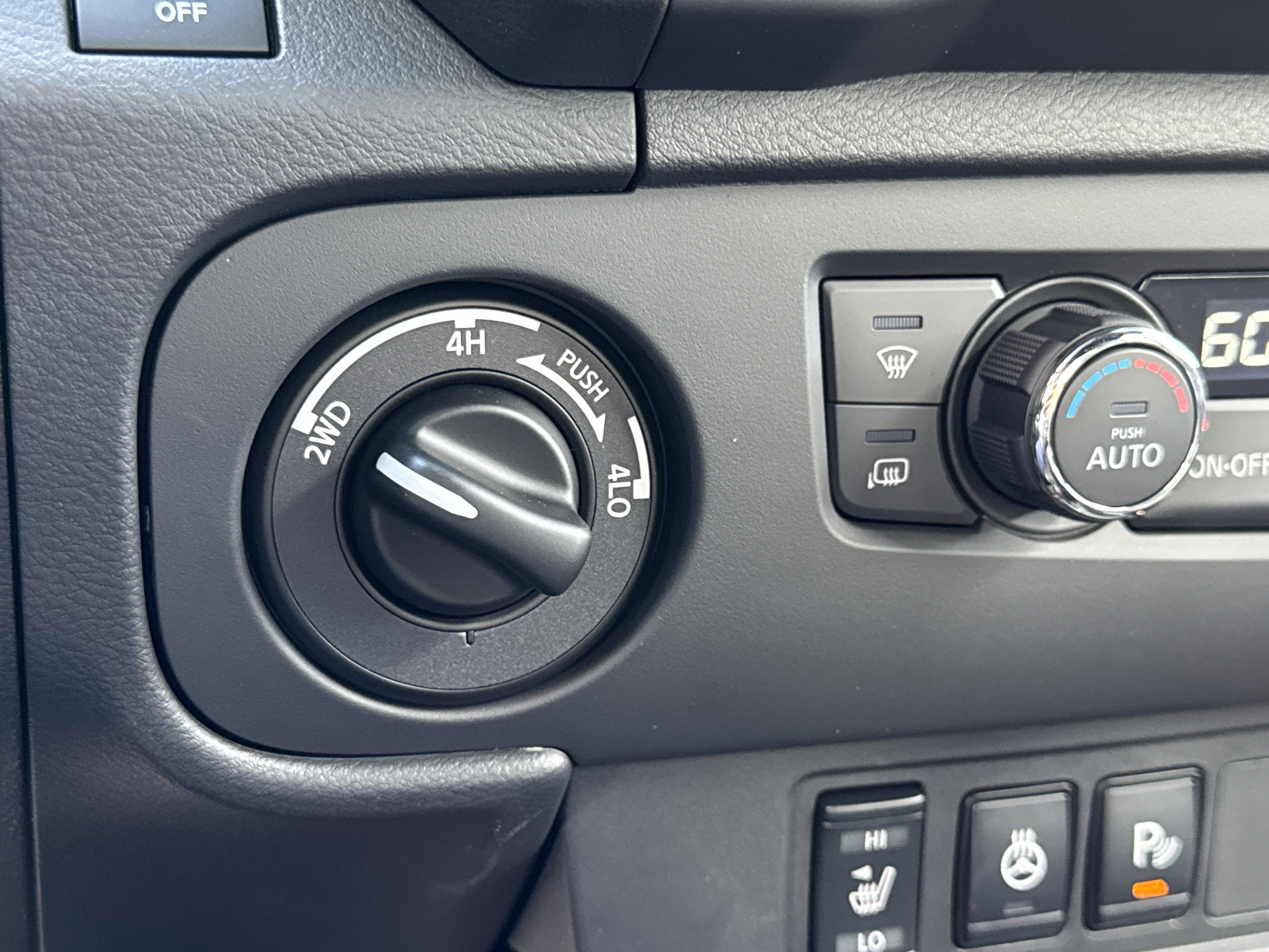 2025 Nissan Frontier PRO-4X photo 4