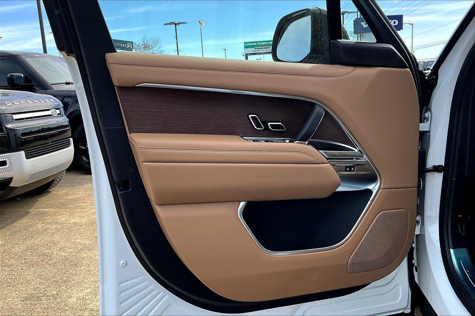 2025 Land Rover Range Rover SE photo 7