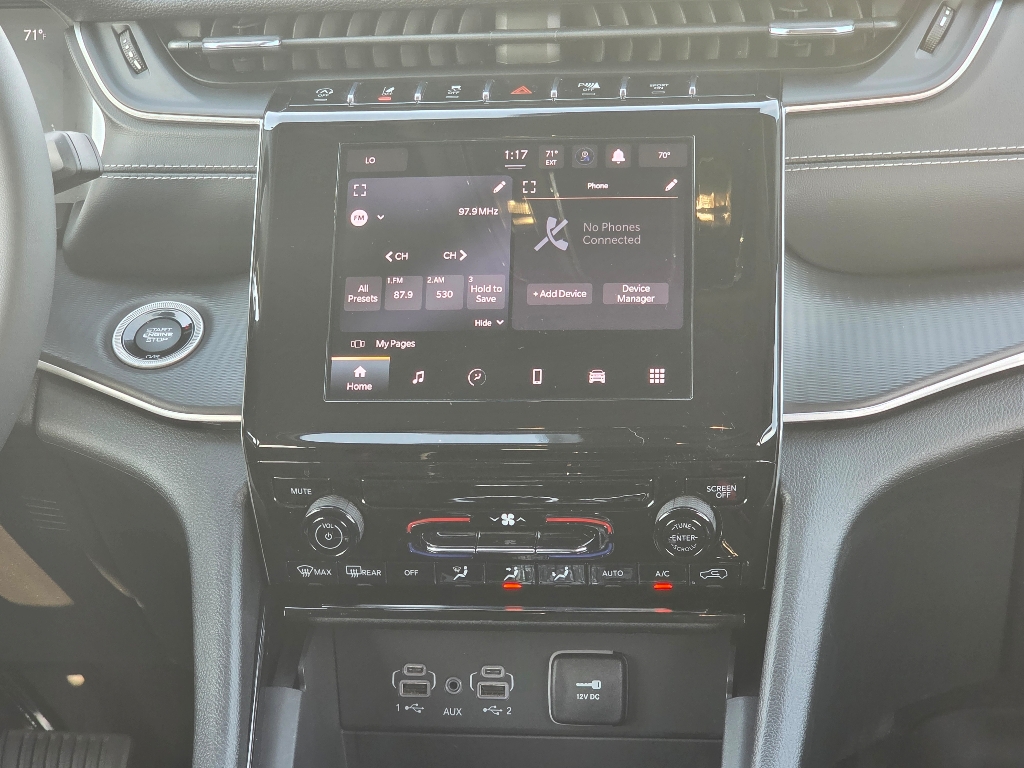 2023 Jeep Cherokee Laredo photo 3