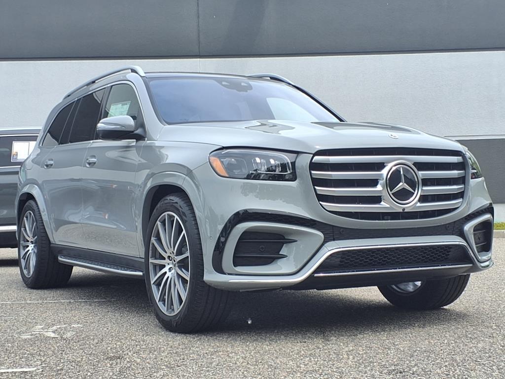 2025 Mercedes Benz GLS 450 4MATIC photo 2