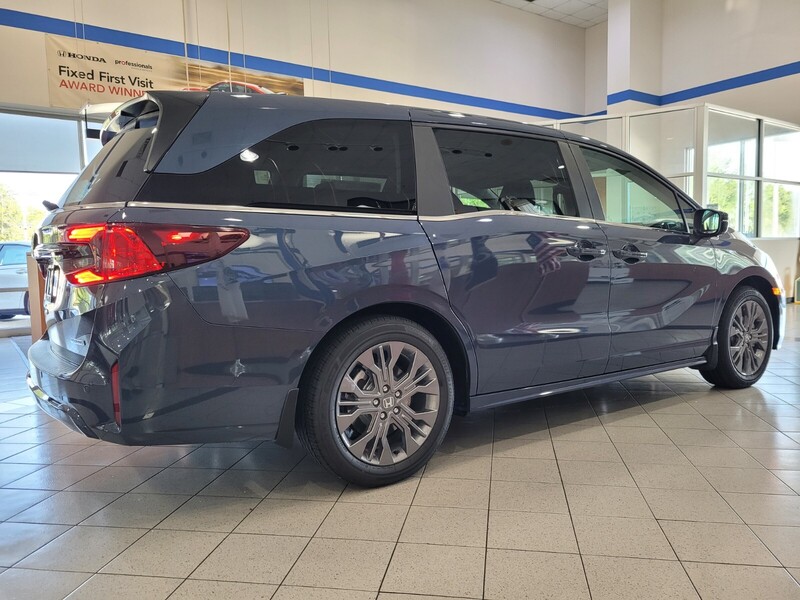 2026 Honda Odyssey Touring photo 4