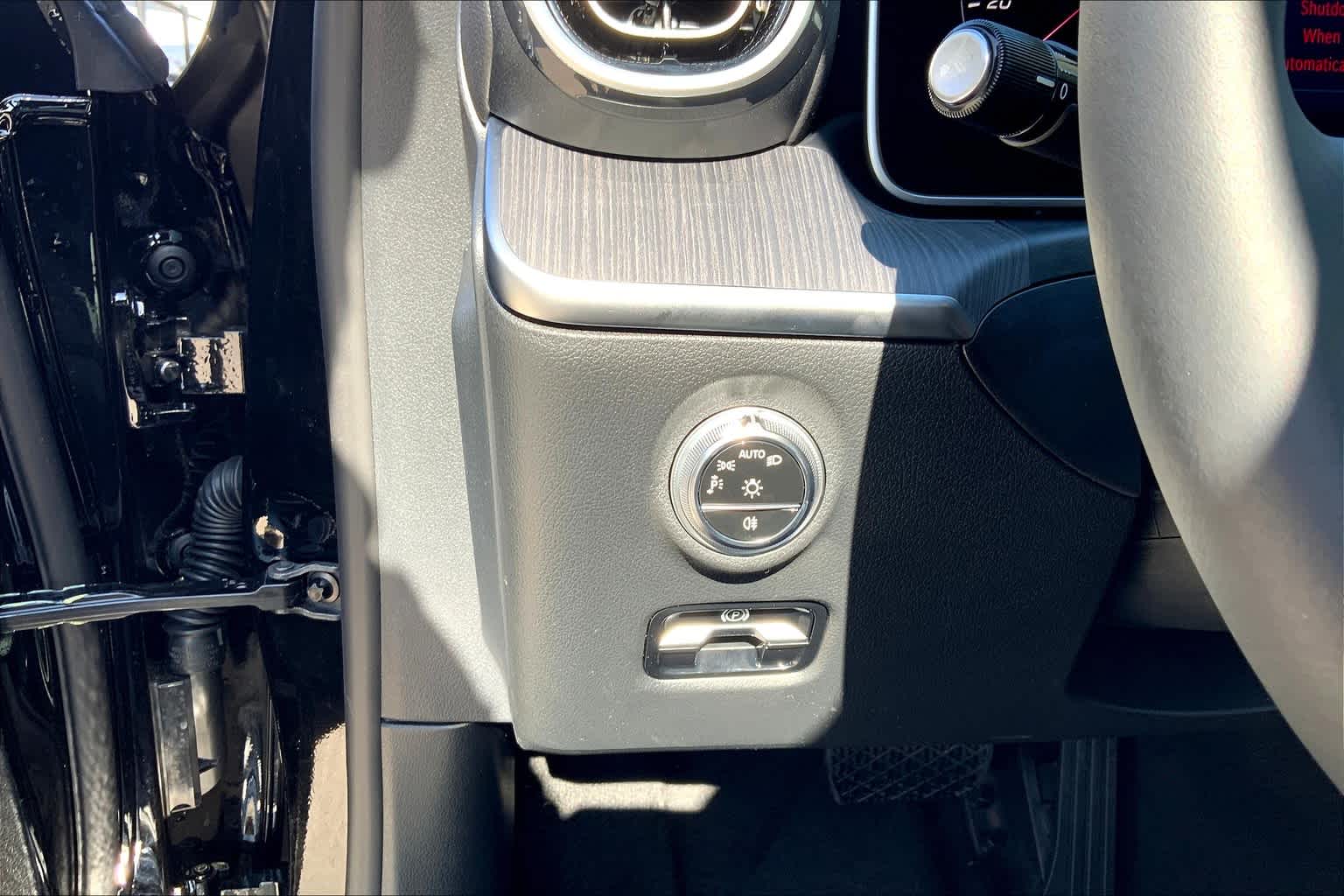2025 Mercedes Benz C 300 photo 11