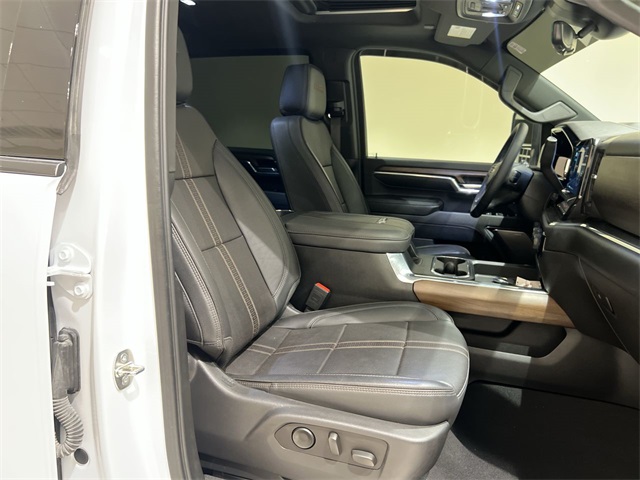 2024 Chevrolet Silverado 3500HD High Country photo 26