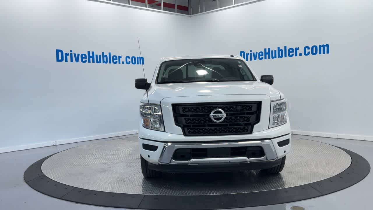 2021 Nissan Titan SV Crew Cab photo 2