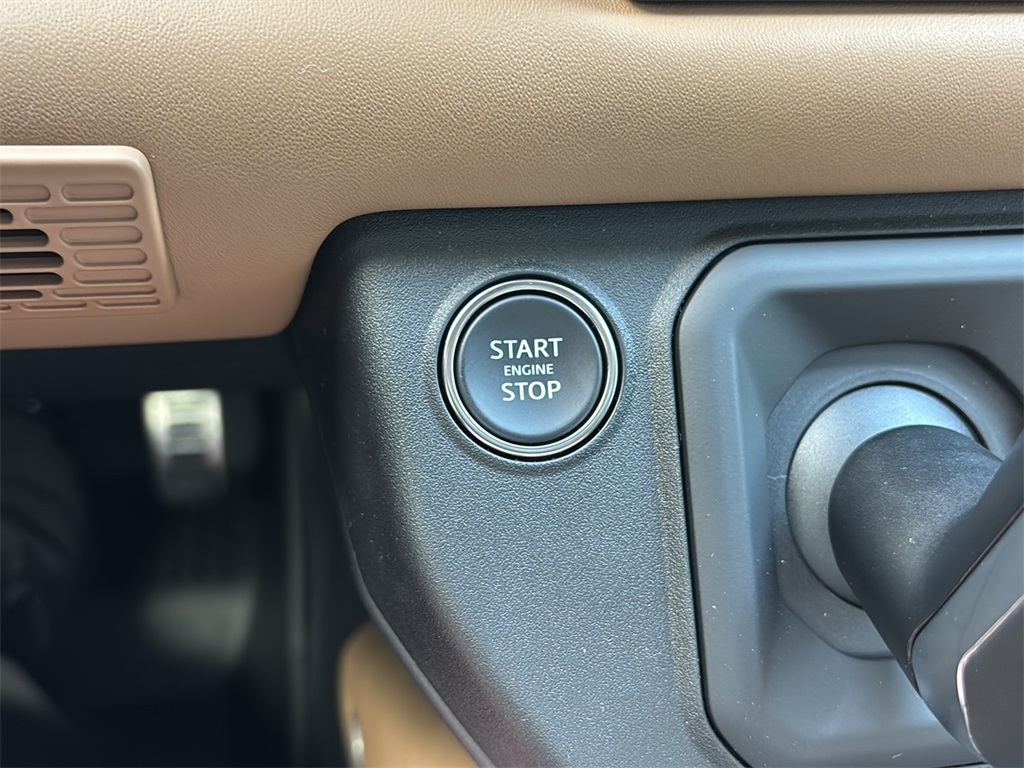 2025 Land Rover Defender 110 V8 photo 17