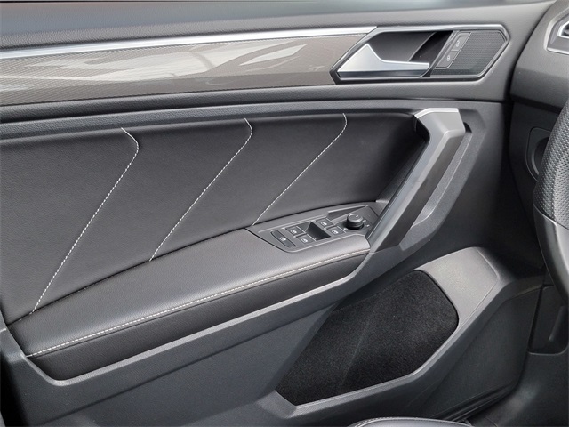 2023 Volkswagen Tiguan SE R-Line Black photo 24