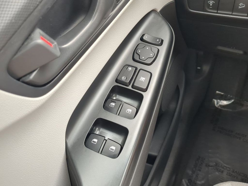 2023 Hyundai Kona SEL photo 23