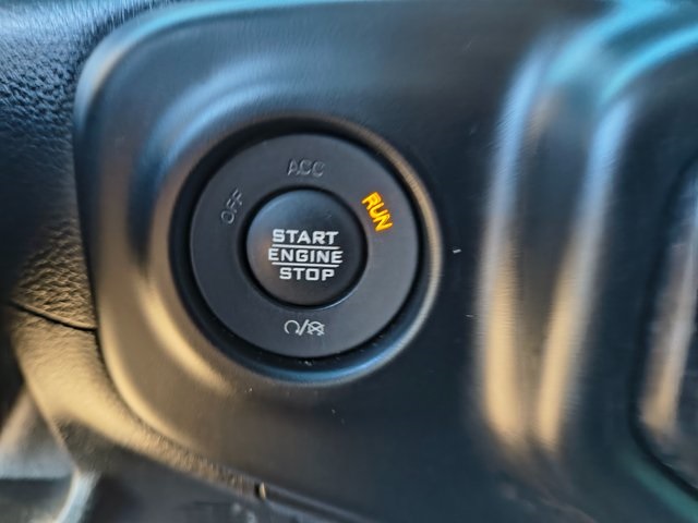 2021 Jeep Gladiator Willys photo 3