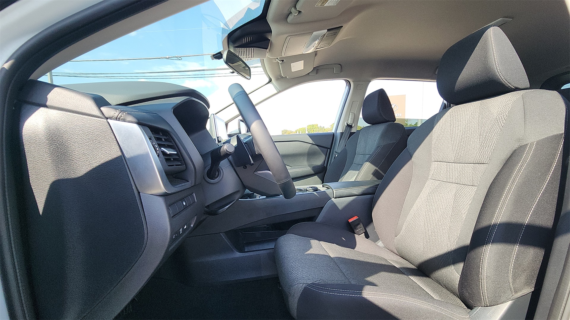 2025 Nissan Rogue SV photo 10