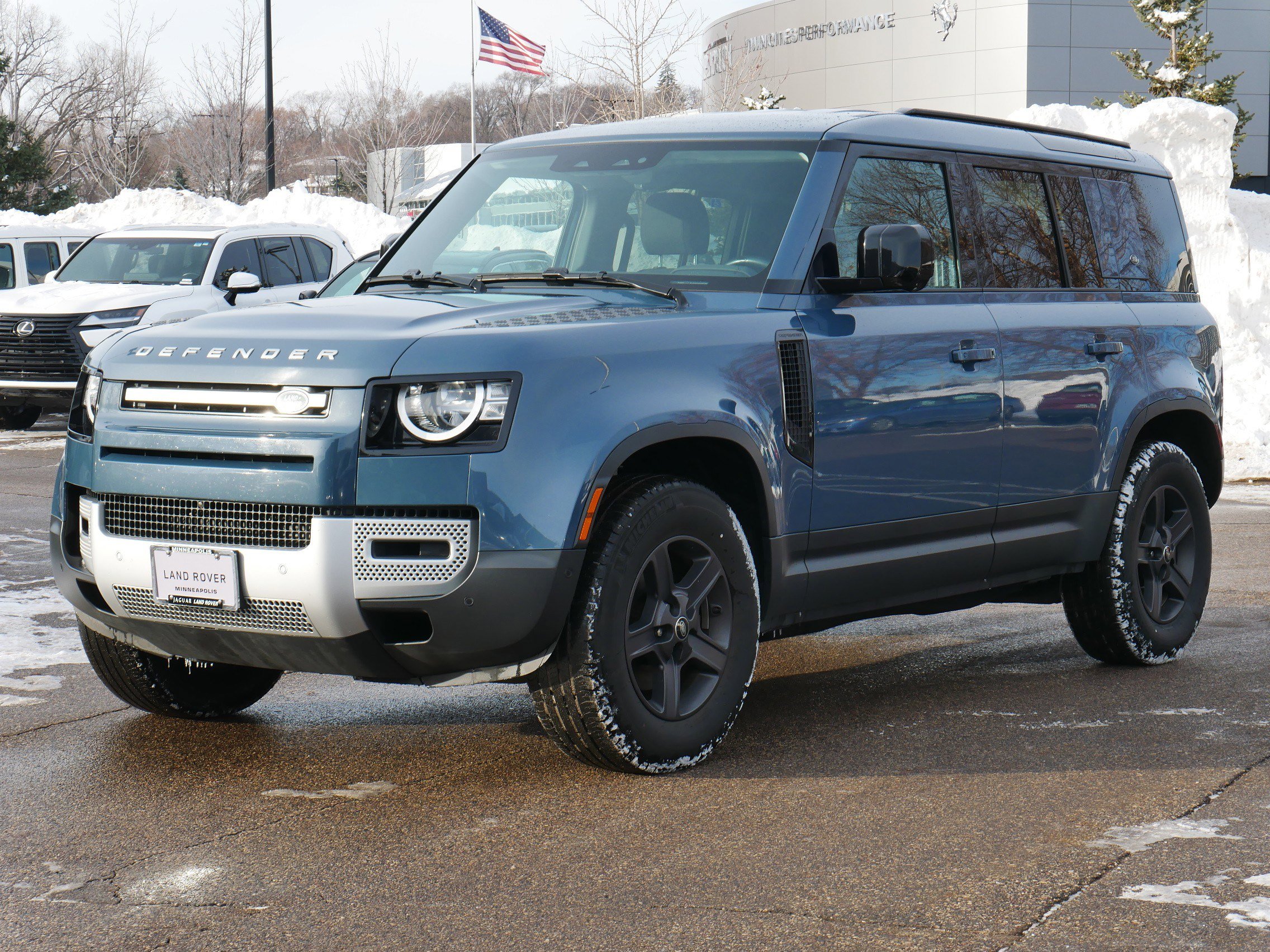 2022 Land Rover Defender Standard's photo