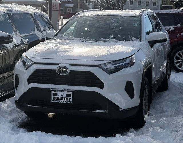 2025 Toyota RAV4 XLE's photo