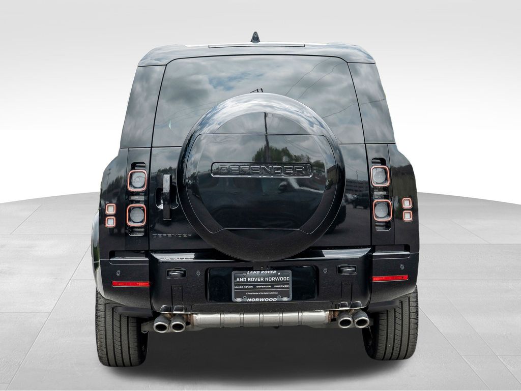 2025 Land Rover Defender 130 V8 photo 5