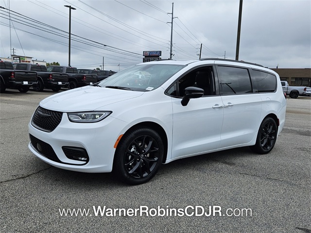 2026 Chrysler Pacifica Limited photo 3