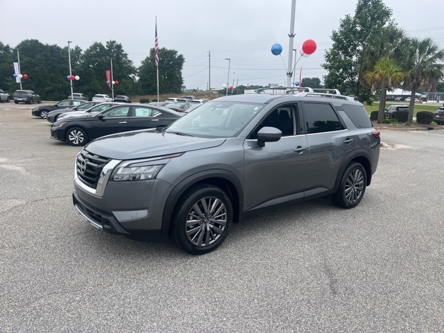 2025 Nissan Pathfinder SL photo 2
