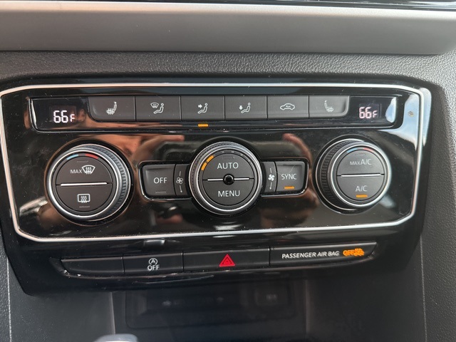 2022 Volkswagen Atlas Cross Sport SE Technology photo 6