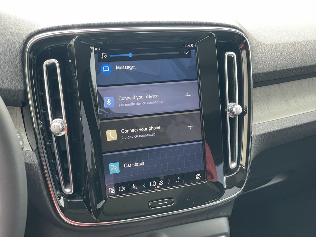 2023 Volvo XC40 Plus photo 12