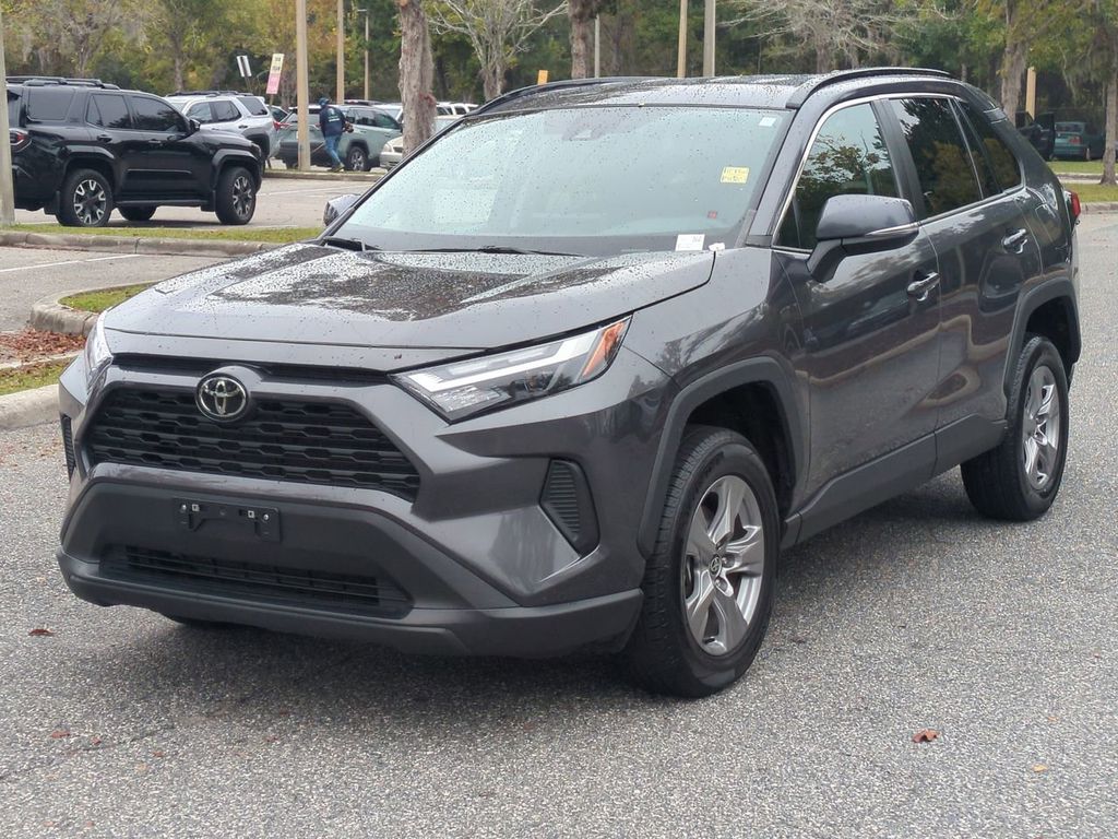 2023 Toyota RAV4 XLE's photo