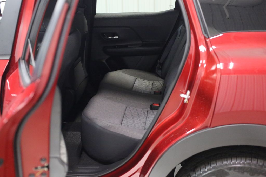 2025 Nissan Kicks SV photo 17