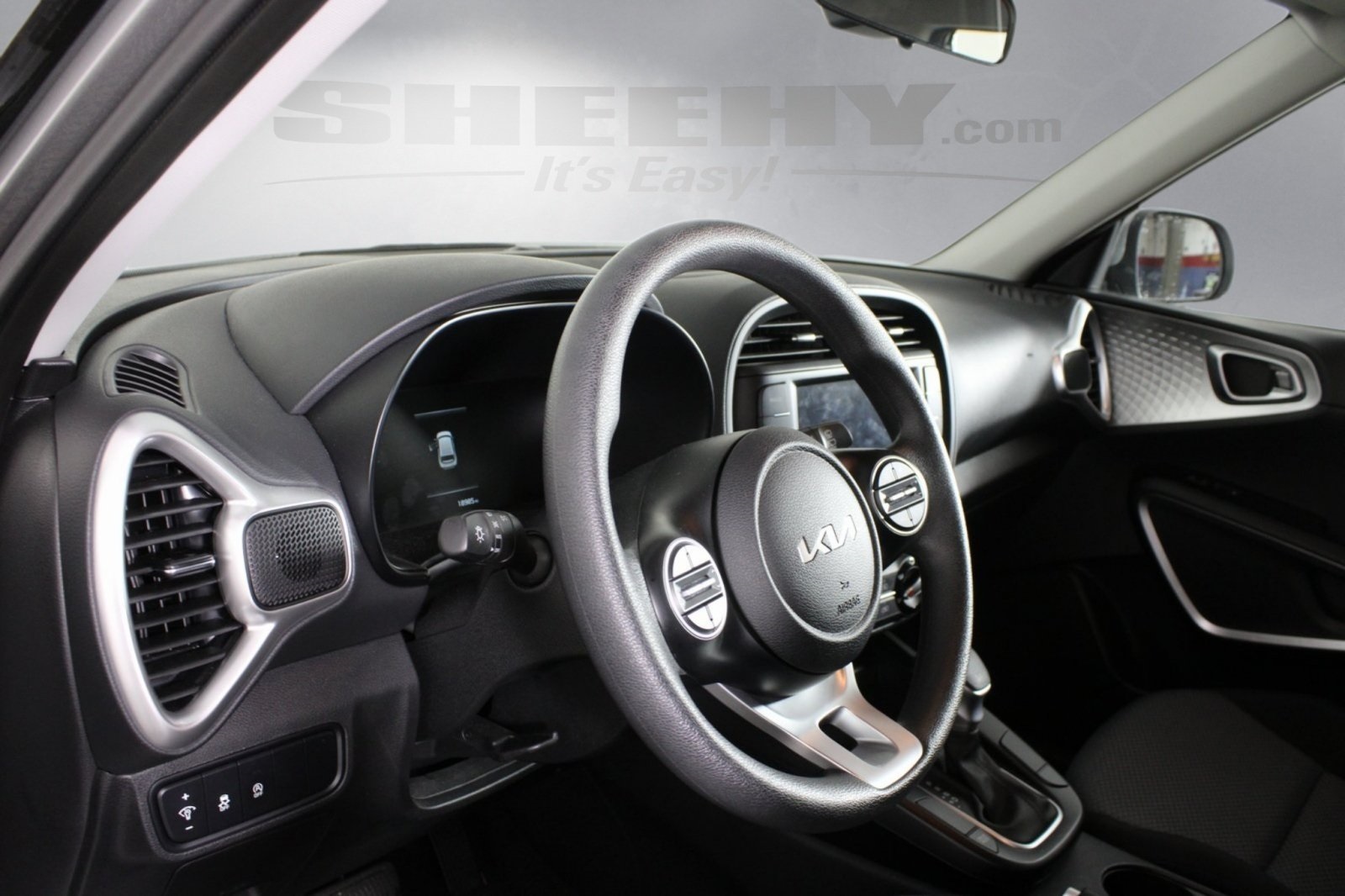 2023 Kia Soul LX photo 2