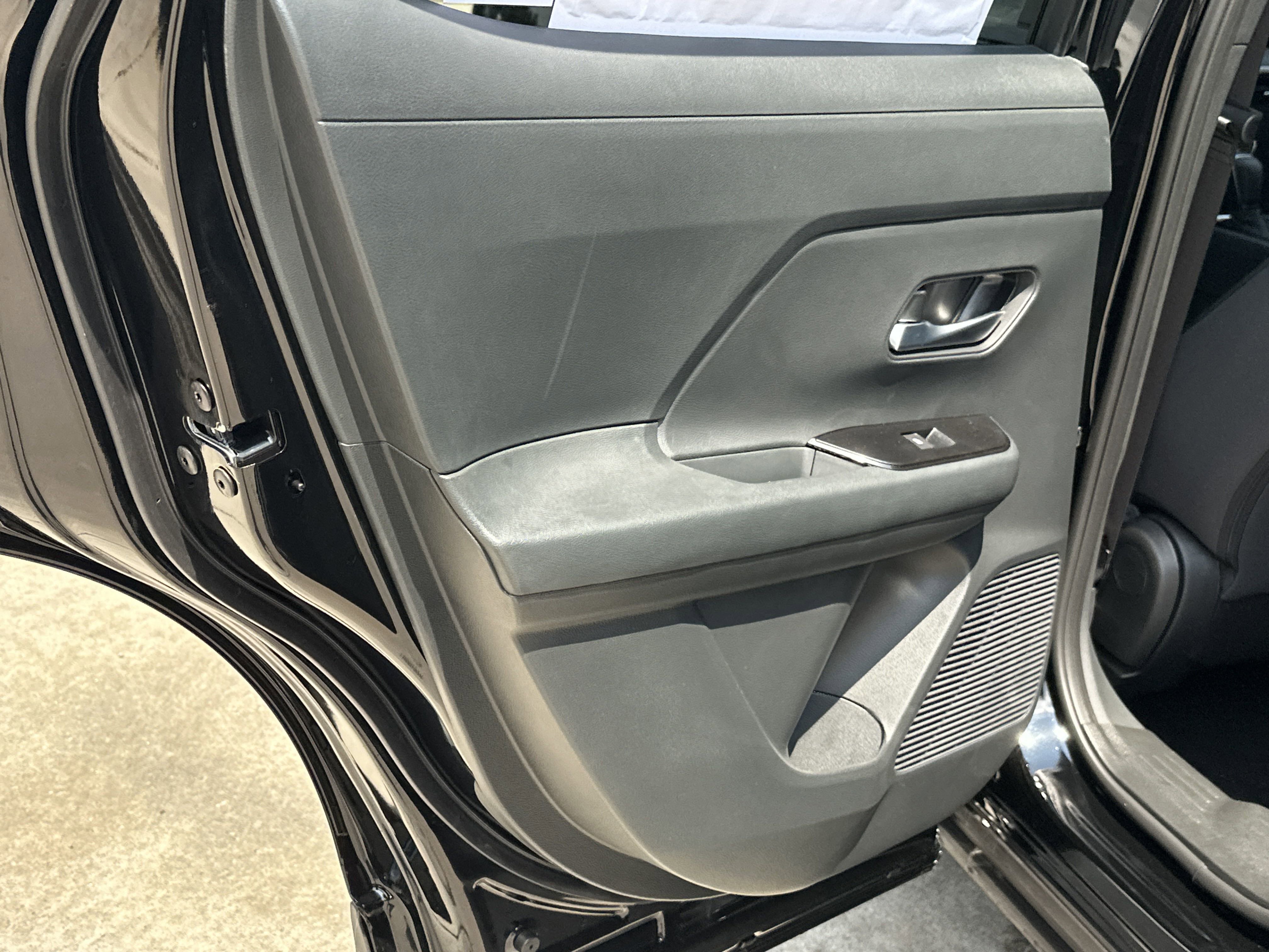 2025 Nissan Kicks SV photo 3