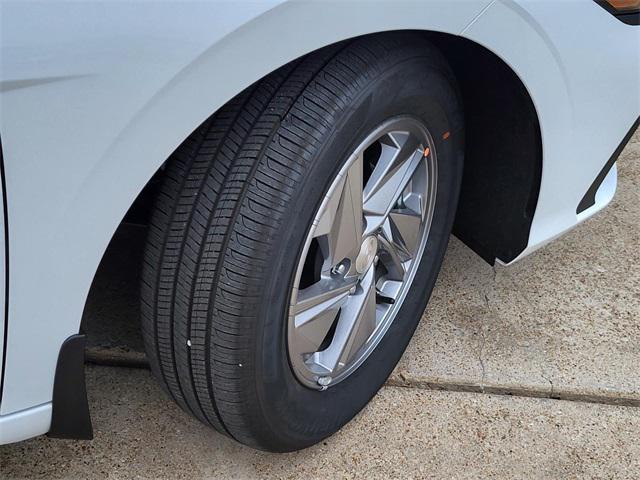 2025 Hyundai Elantra SE photo 4
