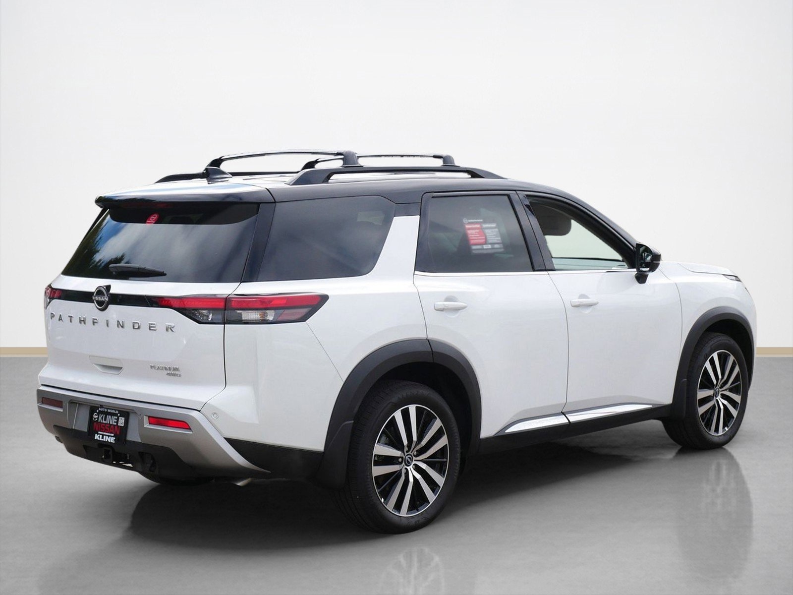 2025 Nissan Pathfinder Platinum photo 3