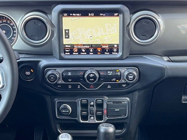 2023 Jeep Gladiator Overland photo 19
