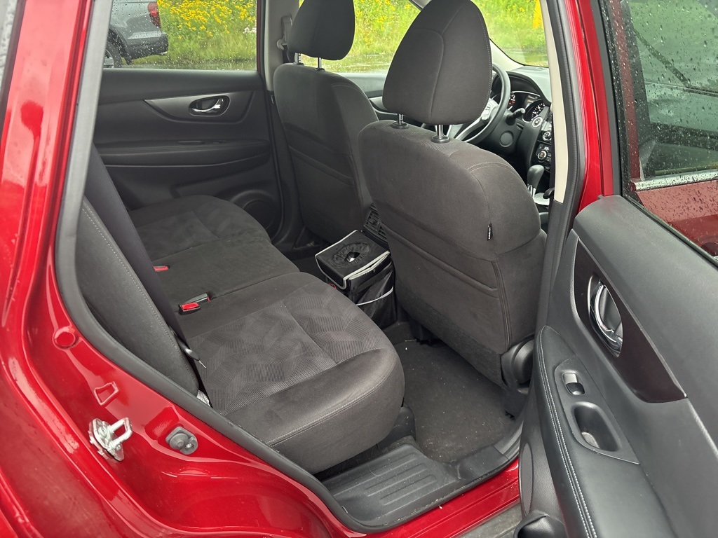 2015 Nissan Rogue SV photo 17