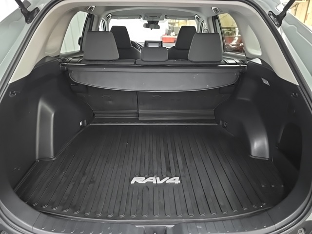 2021 Toyota RAV4 XLE photo 17