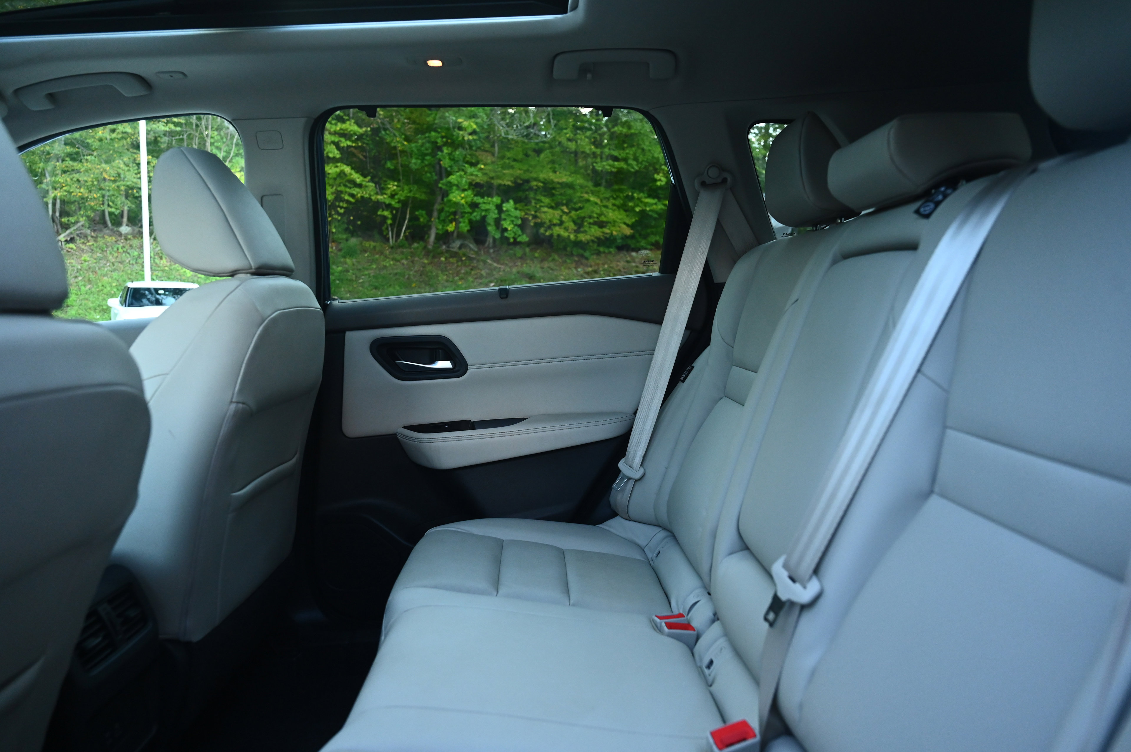 2022 Nissan Rogue SV photo 20