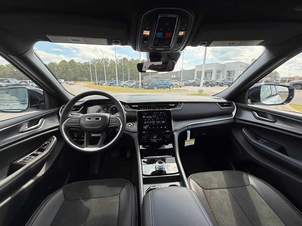2025 Jeep Grand Cherokee Altitude X photo 12