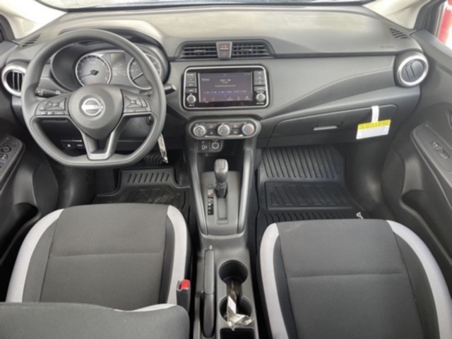 2025 Nissan Versa 1.6 S photo 13