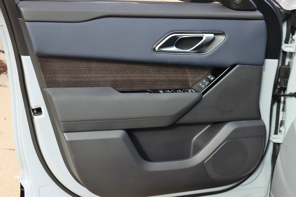 2025 LAND ROVER RANGE ROVER VELAR - Image 9