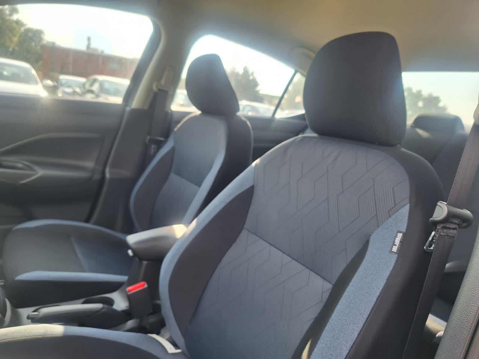 2025 Nissan Versa SV photo 11