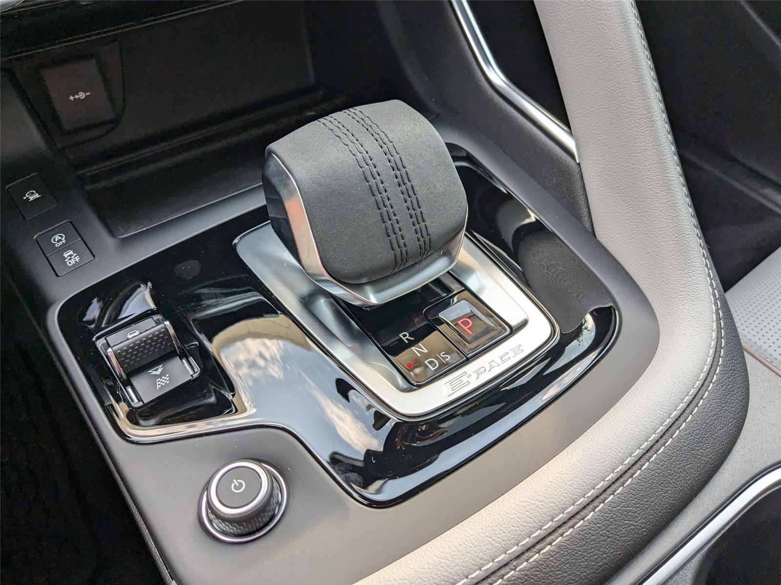 2024 Jaguar E-PACE R-Dynamic SE photo 23