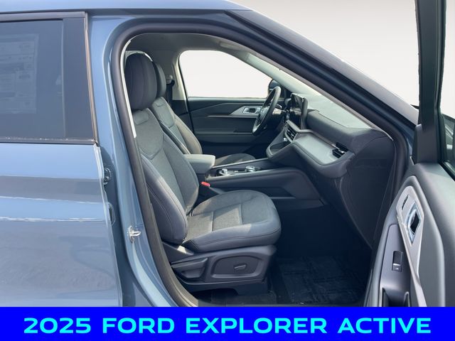 2025 Ford Explorer photo 15