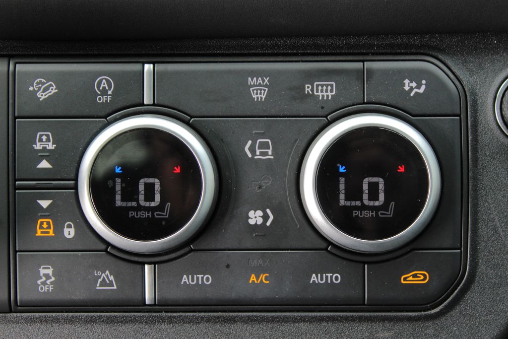 2024 Land Rover Defender 90 X-Dynamic SE photo 23